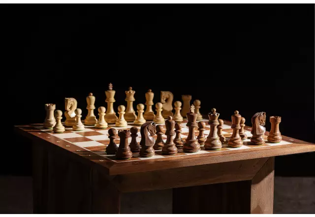 Zagreb Acacia/Boxwood chess pieces 3,75'' set TEST